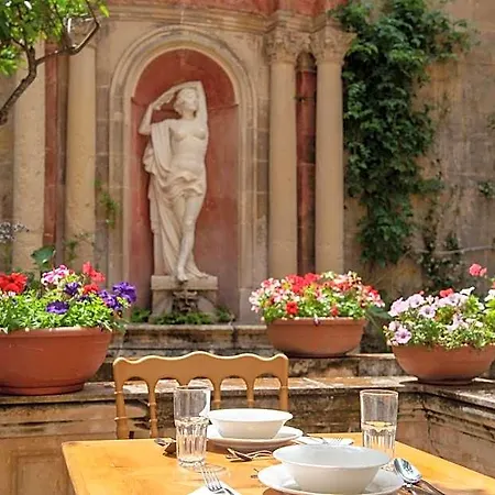 Bed & Breakfast Casa Rocca Piccola 4*